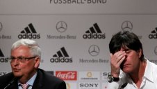 Льов не подписва нищо преди края на Мондиала