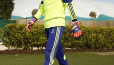 Арсенал изчаква с офертата за Чех