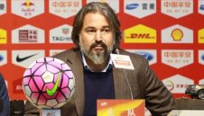 Китайци биха шута на Ясен Петров