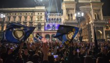 Хиляди тифози на Интер празнуваха Скудетото на Дуомо