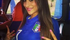 Жената на Иммобиле подлуди Дортмунд с пеперудката си