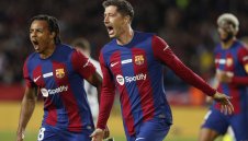 Левандовски обеща трофей за Барса