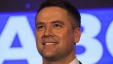 Майкъл Оуен: Ливърпул ще елиминира Ман Юнайтед