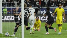 Чудото не стана! Айнтрахт пречупи силен Левски в края + СНИМКИ