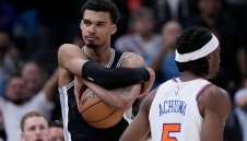 42 точки на Уемби не стигнаха на Сан Антонио срещу Никс