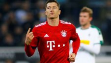 Пука ли му за пороя от пропуски? Левандовски пише история + СНИМКА