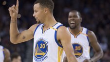 Изумително! Стеф избухна с 13 тройки за историята