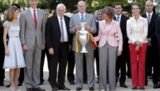 Кралското семейство и премиерът приеха шампионите