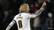 Роби Савидж позира чисто гол за &quot;Космополитан&quot;