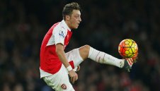 Йозил счупи рекорд срещу Тотнъм