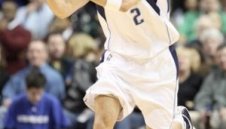 Кид с 10 000 асистенции, Далас бие