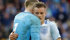 Сватба спира Варди за контролата с Австралия