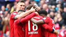 Байерн се справи с лекота срещу последния и се доближи до титлата в Бундеслигата