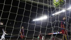 Барса си остава фаворит за титлата в Испания