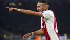 Звездата на Аякс ще вкарва за Челси още през юли