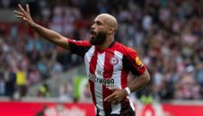 Юнайтед се включва в битката за крило на Брентфорд