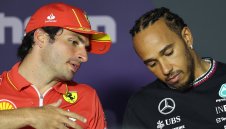 От Мерцедес вече преговарят с потенциалния наследник на Люис