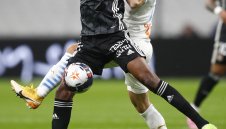 Лион пропусна да оглави Лига 1