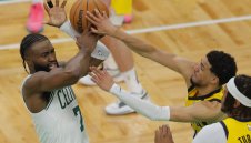 Страхотен трилър! Бостън оцеля срещу Пейсърс