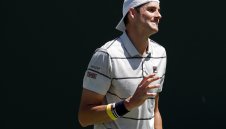 Иснър с феноменален мач в Маями, спря серията на Дел Потро и е на финал