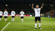 Полди надупчи Англия и се сбогува с Бундестима