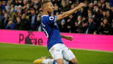 "Карамелите" искат 100 милиона паунда от Юнайтед и Барса за звездата си