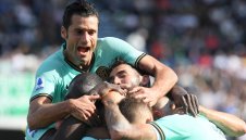 Интер се доближи до Ювентус след гoлов спектакъл в Сасуоло