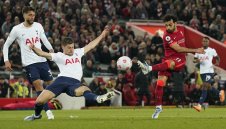 Бен Дейвис подписа нов договор с Тотнъм