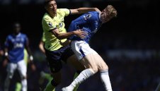 Евертън очаквано удари изпадналите "светци"