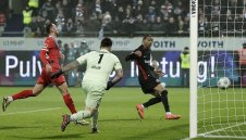 Айнтрахт няма спирачки, подгони Байерн