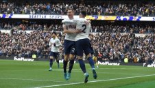 Ас на Тотнъм пак е №1 в родината си