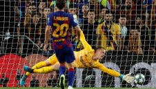 Барса иска да задържи тер Стеген до 2025 година