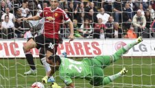 Суонзи вгорчи мини юбилей на Ван Гаал