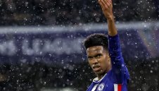 Три дузпи, червен картон и трима тинейджъри с гол за Челси