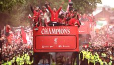 Крал Чарлз III написа, че е "дълбоко шокиран" от драмата в Ливърпул