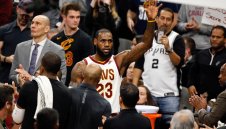 ЛеБрон стигна 30 000 точки, но Кливланд пак загуби