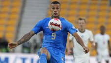 Уест Хем цака ПСЖ за Скамака