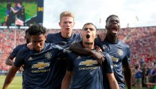 Бразилец впечатли Моуриньо, остава в Юнайтед