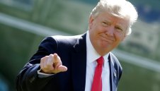 УЕФА към САЩ: Тръмп намалява шансовете ви за световно