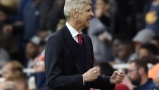 Венгер хвали Уолкът и Йозил преди Лудогорец