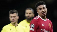 Лингард остана на &quot;Олд Трафорд&quot;