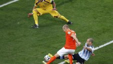 Масчерано си разтегнал задника с Робен