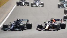 Обясниха защо Люис е бил наказан само с 10 секунди в неделя