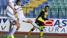 Добри новини за Ботев Пловдив: Защитник хвърли патериците