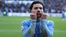 Ковънтри обърна лидера Лестър и завърза нещата в Чемпиъншип