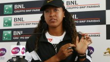 Като паднал гладиатор: Палец надолу и Осака е аут от Рим