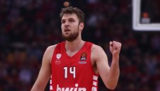 Александър Везенков и Олимпиакос спечелиха титлата в Гърция