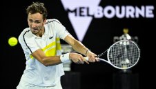 Медведев смаза Циципас и е на финал с Джокович!