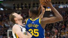 Резерва спаси Голдън Стейт в последната секунда
