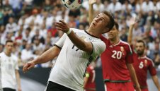 Далай Лама връща Гьотце в правия път